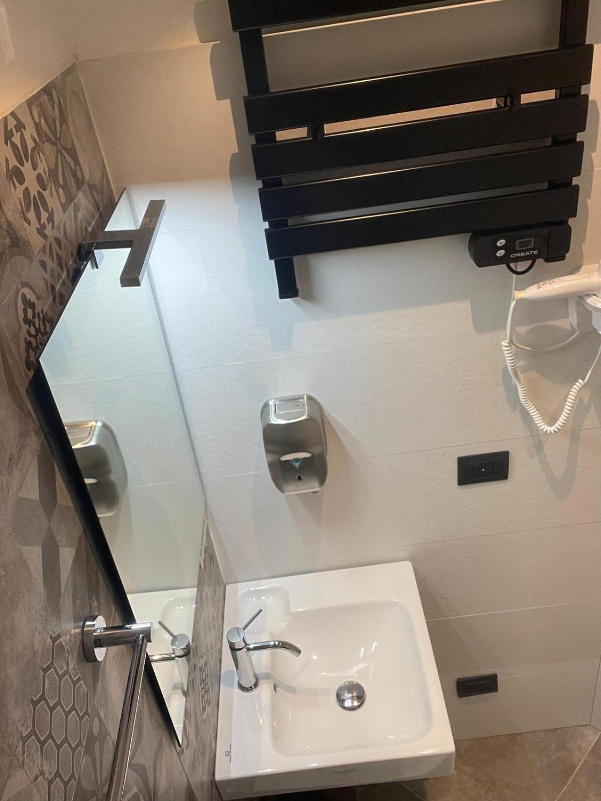 Drooms 4,0 Domotic Smart Self 24H,7 Vicino Treni Porta Susa E Centro Storico Torino Exterior foto