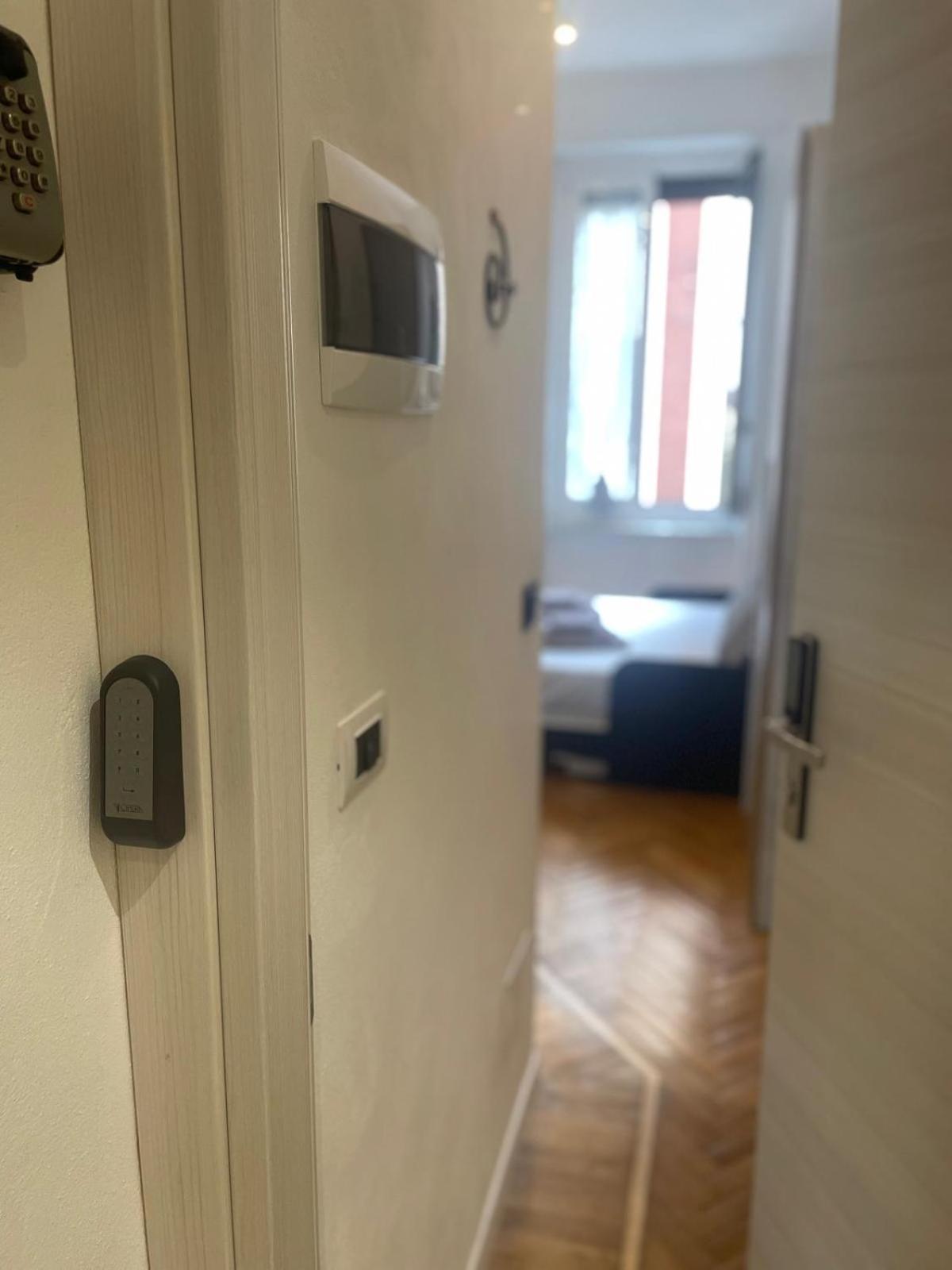 Drooms 4,0 Domotic Smart Self 24H,7 Vicino Treni Porta Susa E Centro Storico Torino Exterior foto